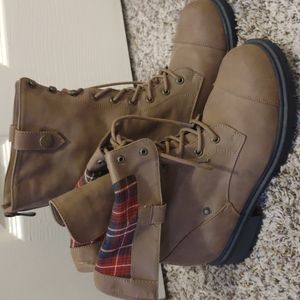 Torrid camel boots